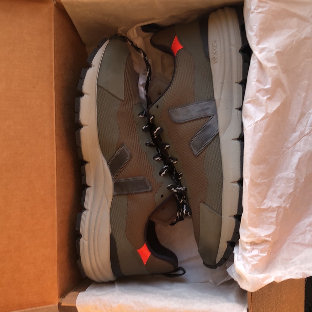 Veja Dekkan Alveomesh Kaki Black NWT